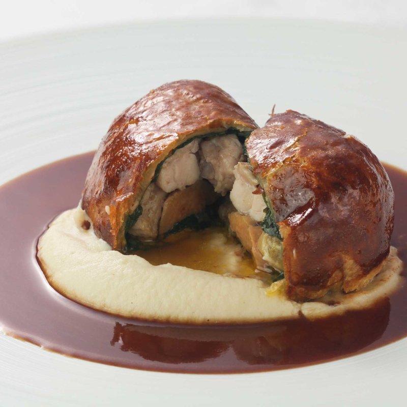 野菜と白身のパイ包み　ソースと共に(エタンセール カワモト)