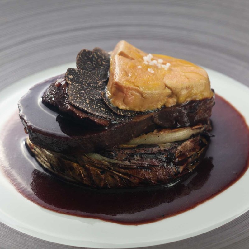 和牛とフォアグラのロッシーニ　トリュフ添え(エタンセール カワモト)