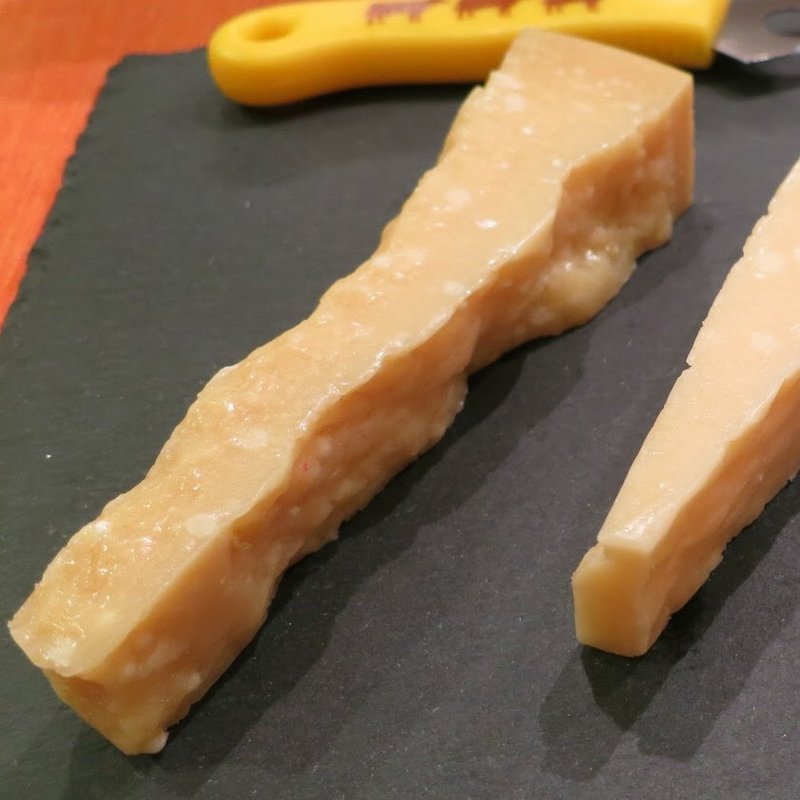 赤牛のパルミジャーノ・レッジャーノ　30ヶ月熟成(イータリー 日本橋店)