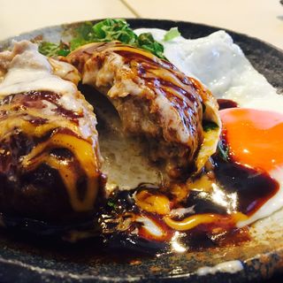 特製Wチーズハンバーグ定食 (平日限定)(炙 (Aburi))