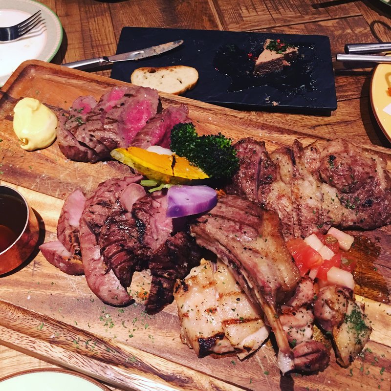 5種の肉盛り盛り合わせ	。門崎熟成牛・イベリコ豚・ラム肉などを盛り合わセール(デリリウムカフェ 銀座)