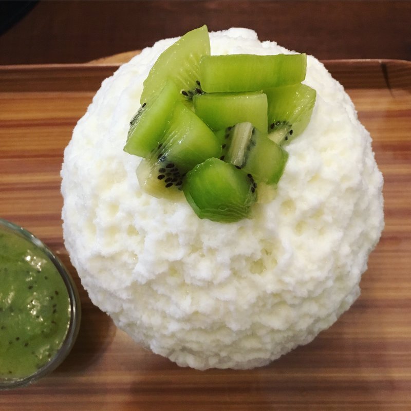 フレッシュキウイとカルピスみるく(ハチク （HACHIKU）)