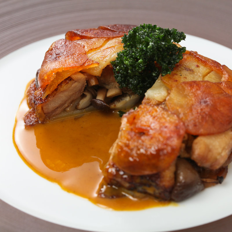 鶏肉のグリル　トリュフソース(エタンセール カワモト)