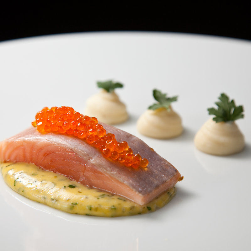 サーモンといくらの親子合え(エタンセール カワモト)