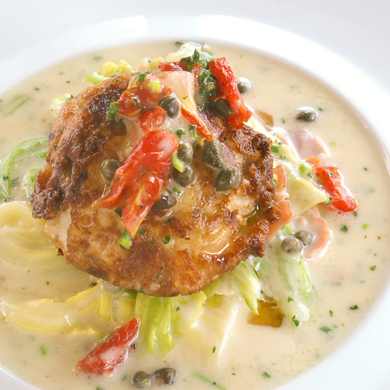 鶏肉のパイ包み　クリーム仕立て(エタンセール カワモト)