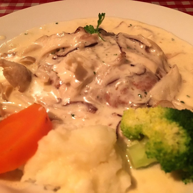ハンバーグ キノコのクリームソース(クリスマス亭 （CHRISTMAS亭 クリスマステイ）)
