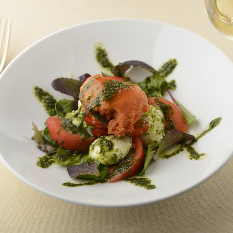 トマトのムース　モッツアレラチーズ(Trattoria la Eterna（トラットリア・ラ・エテルナ）)