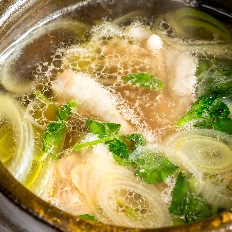 鱧の湯引きとねぎ(かふく)