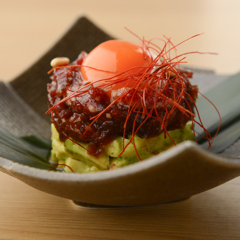 ユッケとアボカドのタルタル(円居 神楽坂別邸 （MADOy）)