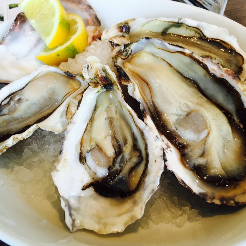 生牡蠣(8TH SEA OYSTER Bar 阪急グランドビル店)