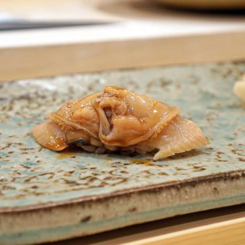 煮あさりの握り(鮨 たかはし)