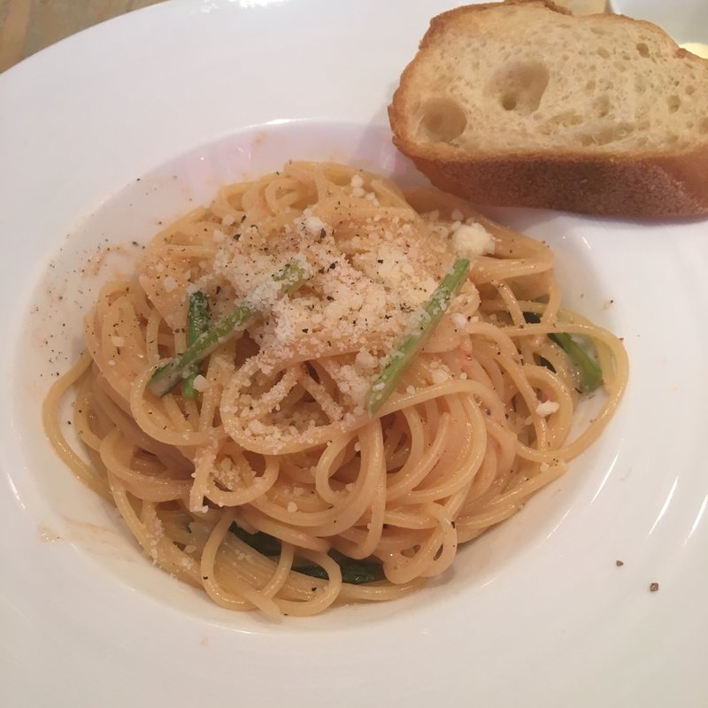 鶏肉と小松菜のトマトクリームパスタ(パパットリア)