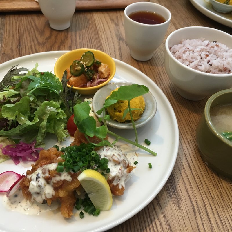 (スリーリトル バーズ カフェ （THREE LITTLE BIRDS CAFE）)