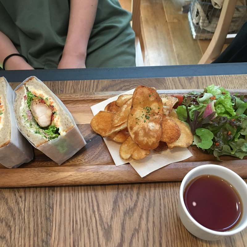 (スリーリトル バーズ カフェ （THREE LITTLE BIRDS CAFE）)