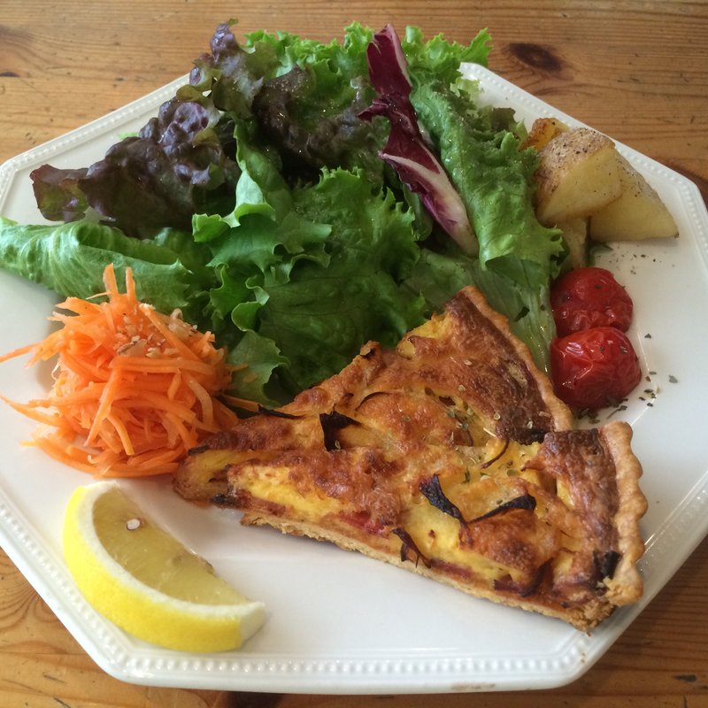 キッシュローレヌサラダ・スープ(ナカニワ （nakaniwa）)