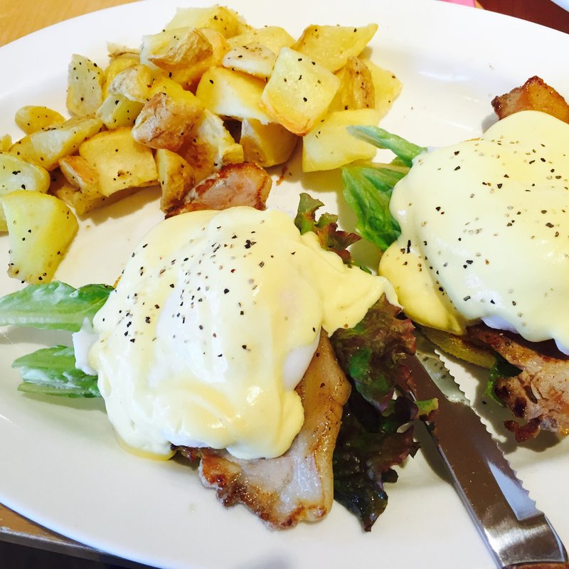 エッグスベネディクト・カナディアンベーコン(Eggs 'n Things 神戸ハーバーランド店)