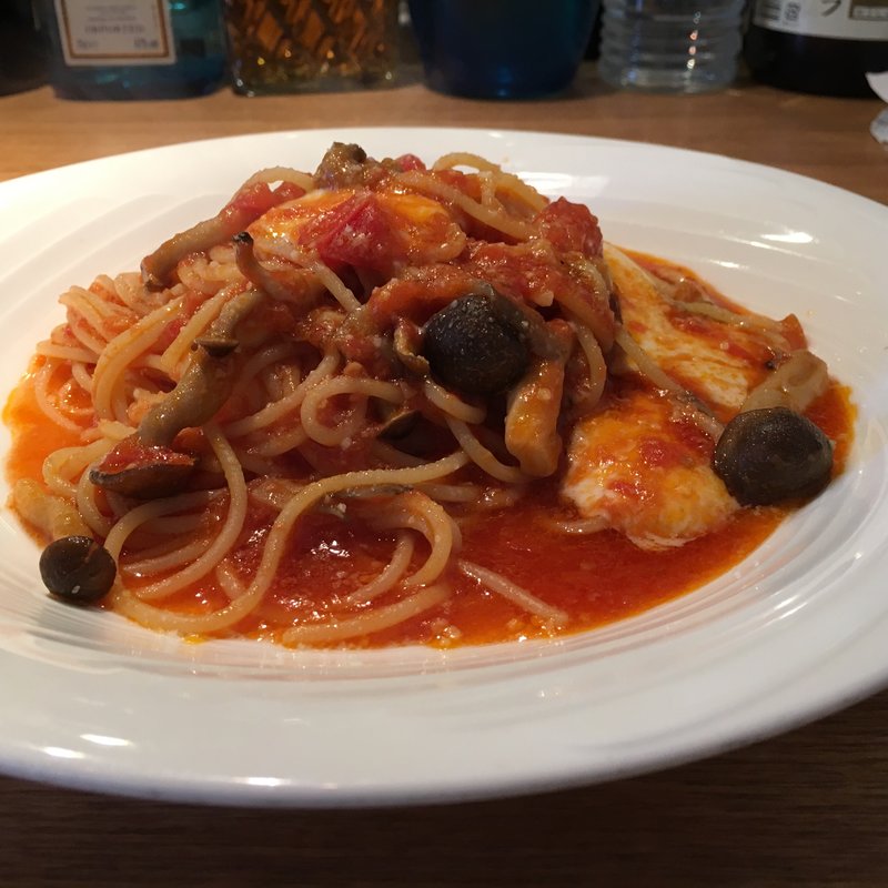 きのことモッツァレラチーズのトマトスパゲティ(トラットリア・フォルトゥーナ)