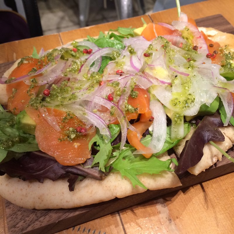 アボカドサーモンフラッドブレッド(J.S.pancake cafe　ラゾーナ 川崎店)