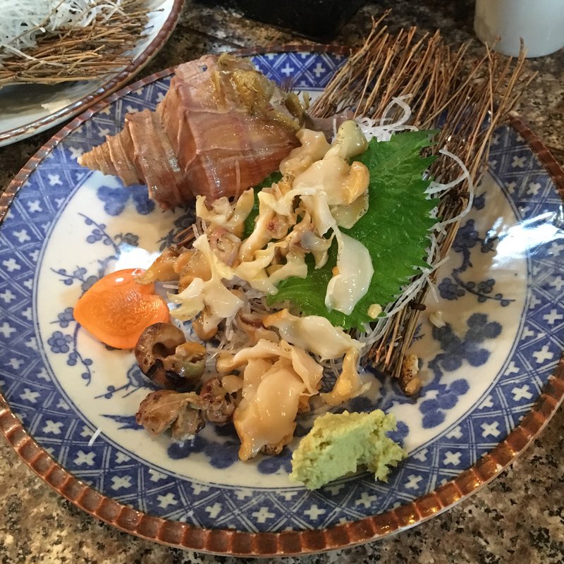 北海道産真つぶ貝姿造り(ひろの一本釣り)