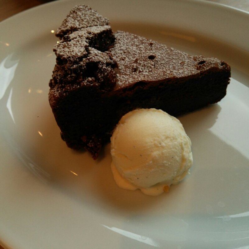 チョコレートスフレケーキ(サラベス 東京店 )