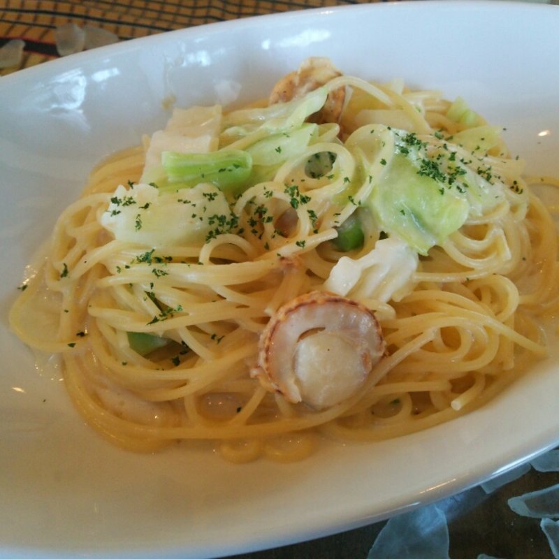 ホタテ・キャベツ・ブロッコリーのクリームソースパスタ(アーシュターブル 那珂店 )