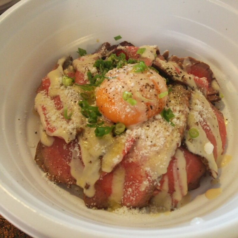 ローストビーフ丼(88 nihachi)