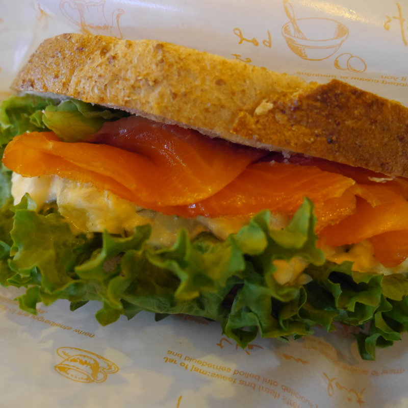 サーモンと卵のサンドイッチ(こもれび)