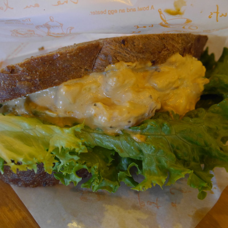 アボカドサラダのサンドイッチ(こもれび)