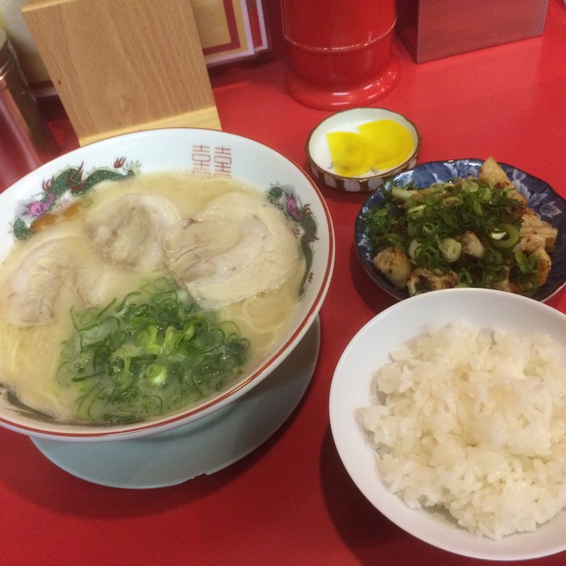 ラーメン・めし・ホルモンセット並(大栄ラーメン)