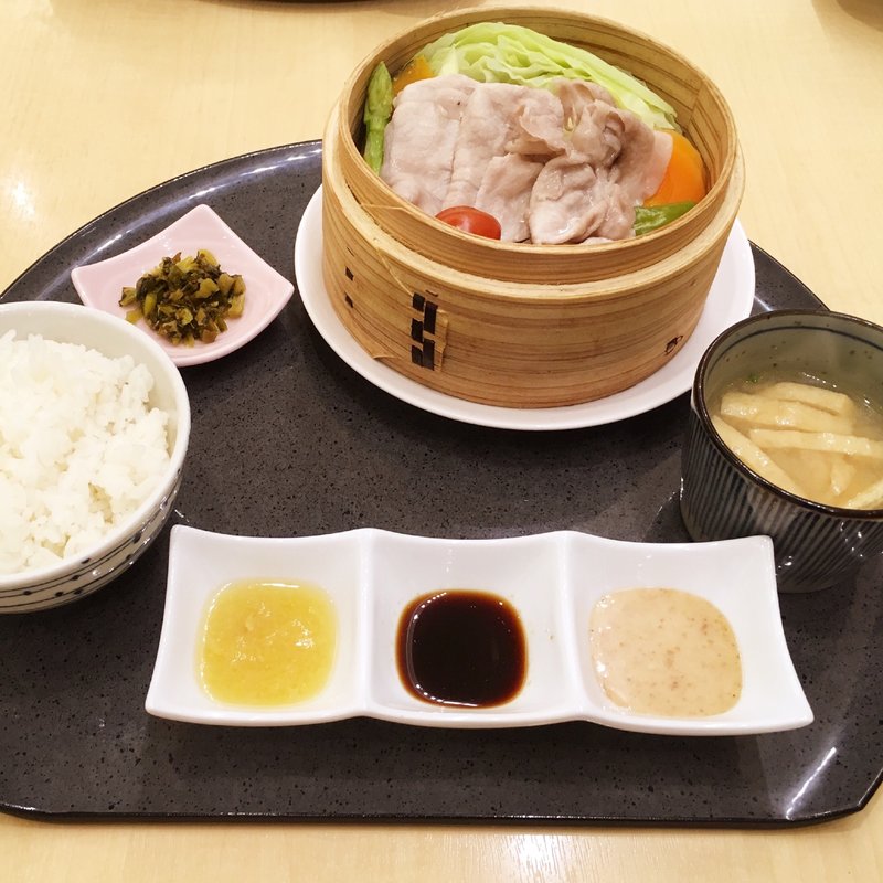 糸島豚と旬の野菜のせいろ蒸し(はーべすと 岩田屋新館)