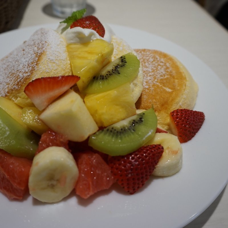 季節のフレッシュフルーツパンケーキ(幸せのパンケーキ 表参道店)