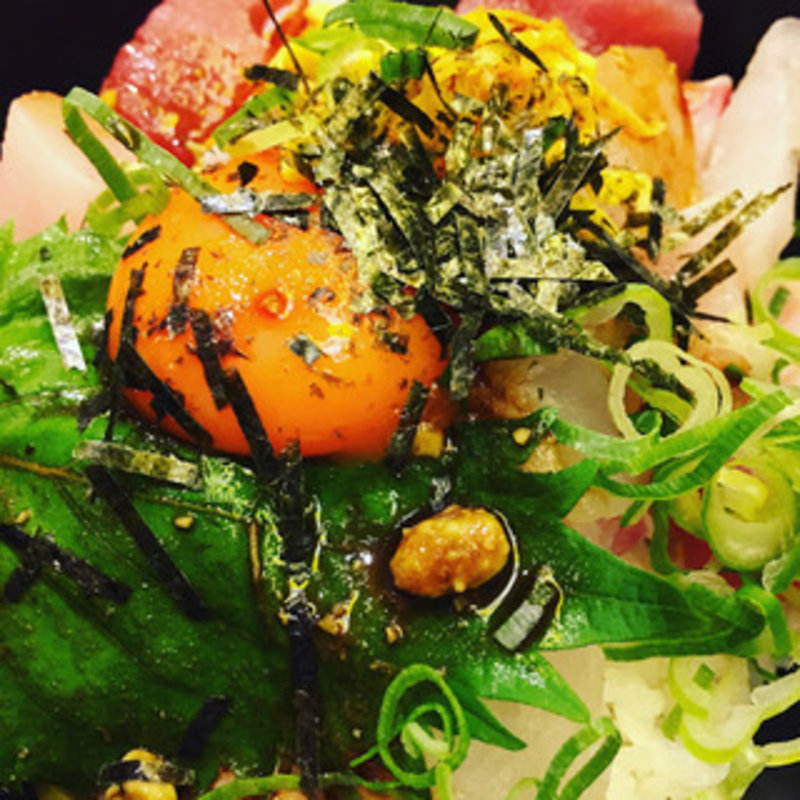 海鮮ユッケ丼(海鮮居酒屋 てつたろう 梅田中崎町店)