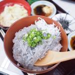 生しらす丼(大塩水産)