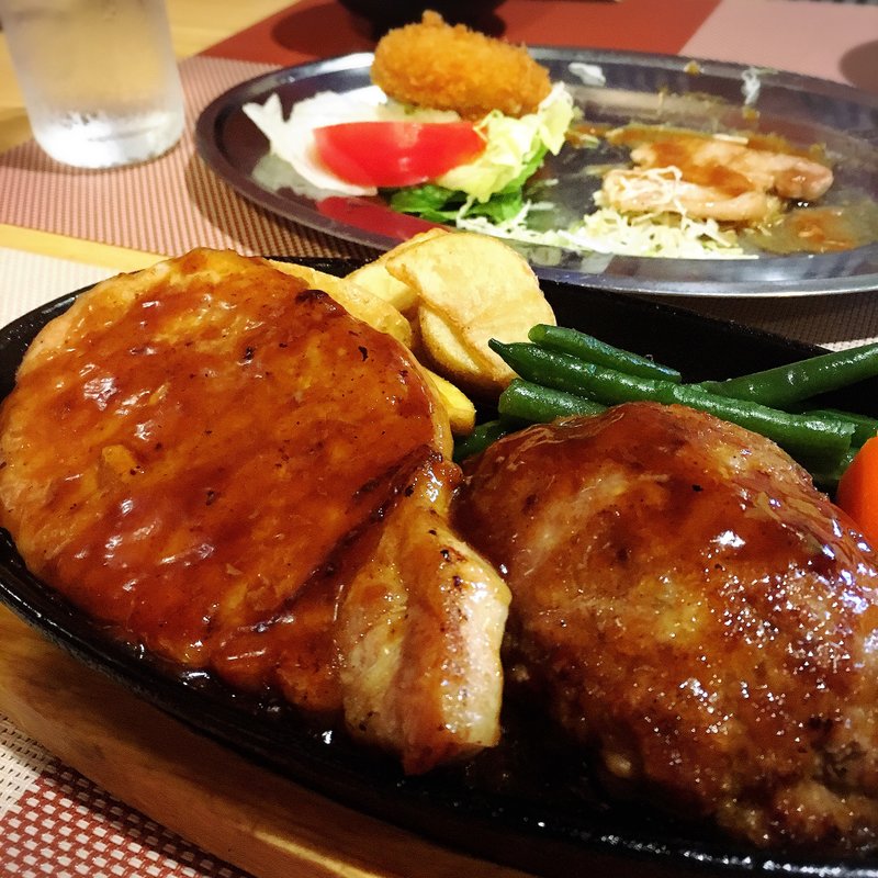 ハンバーグ&ポークステーキ(鈴なり)