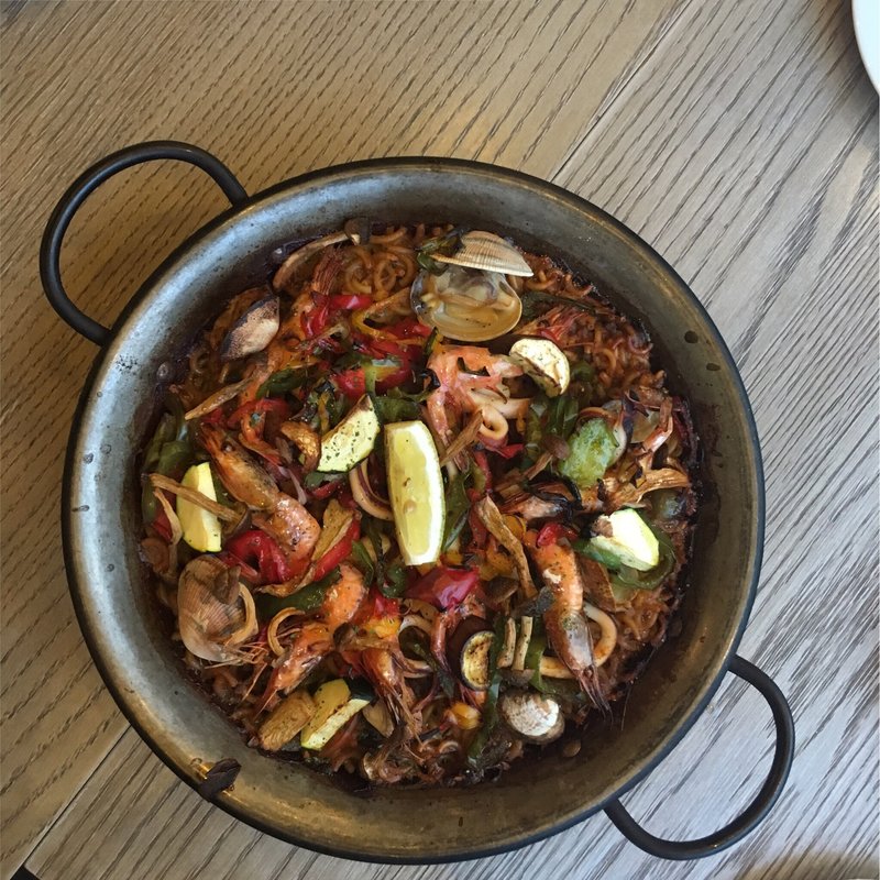 パスタの魚介パエリア(バッカス （ＢＡＣＣＨＵＳ）)