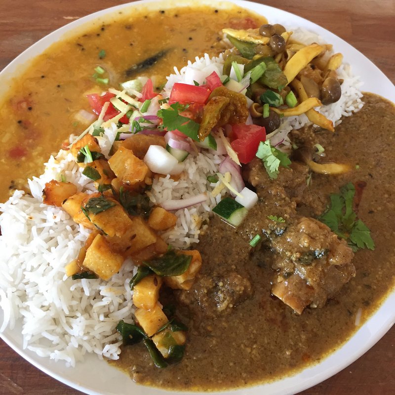 マトンコルマとベジタリアンターリーのあいがけ(ガネーシュ m 北浜店 （ガネーシュ エム）)