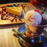 cheesecake and ice cream of strawberry & mascarpone cheese (Cheese Table 渋谷 （チーズテーブル）)