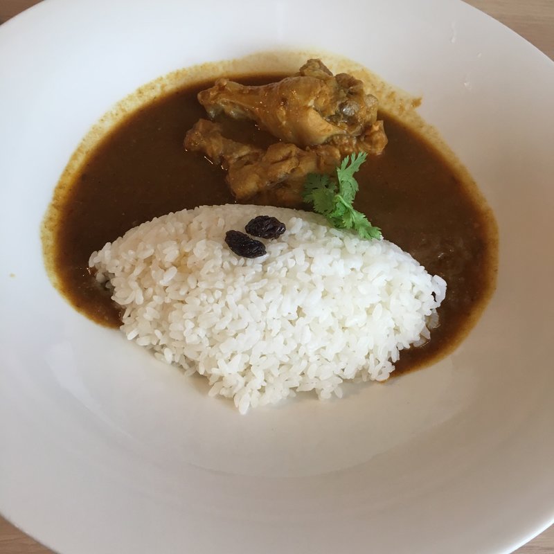 骨付きチキンカレー(TAICO Coffee & Restaurant)