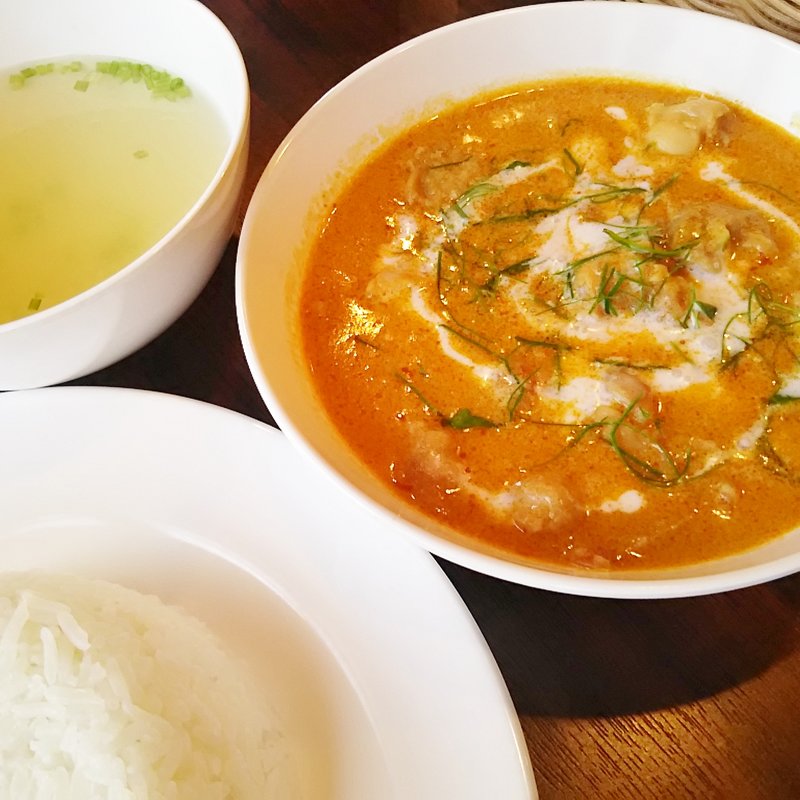 ゲーン ルアンミット(カオマンガイ専門店 Pui)