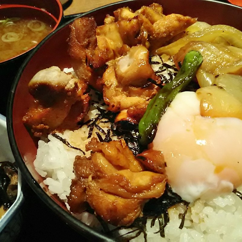 焼き鳥丼(元祖やきとり串八珍 茅場町店)