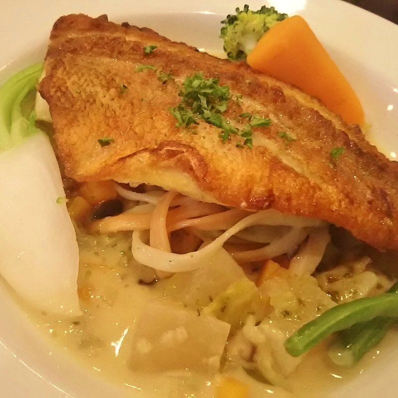 あこう鯛のポワレ クラムチャウダーのソース バジル風味(東陽町バルKAZ)