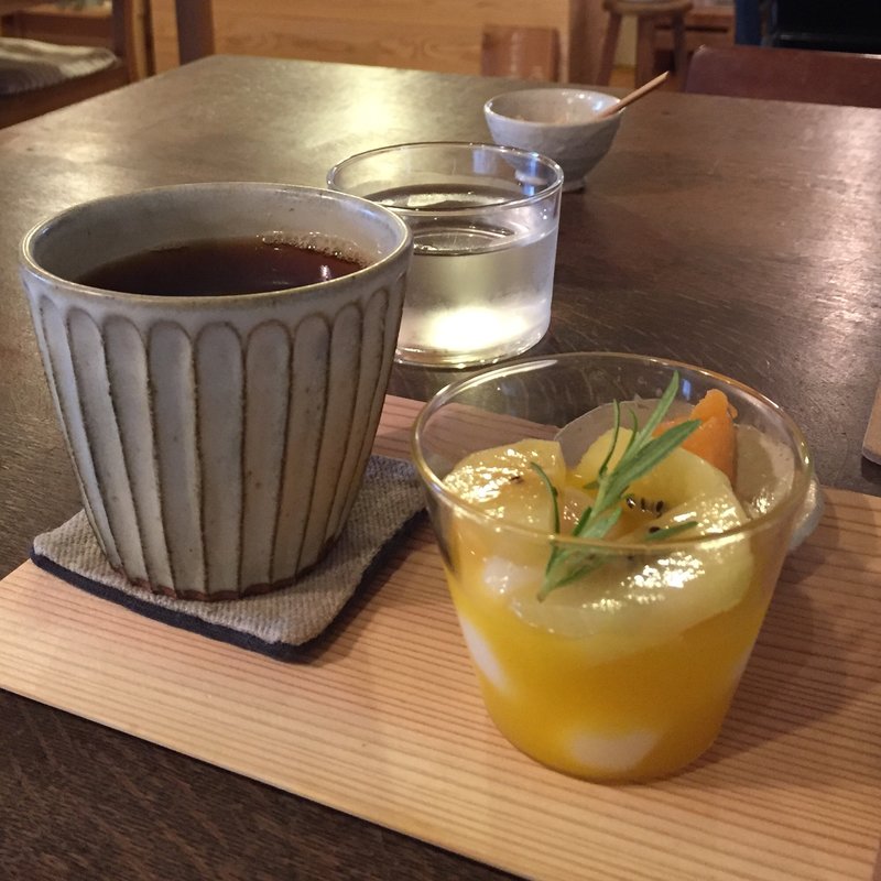 フルーツ白玉とアッサムティー(お茶とお菓子春色)