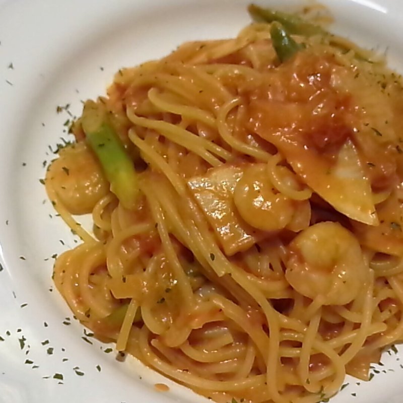 小海老とタケノコとアスパラのトマトクリームパスタ(マンジャーレ )
