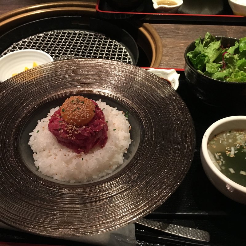 ユッケ丼(焼肉ダイニングGROW)