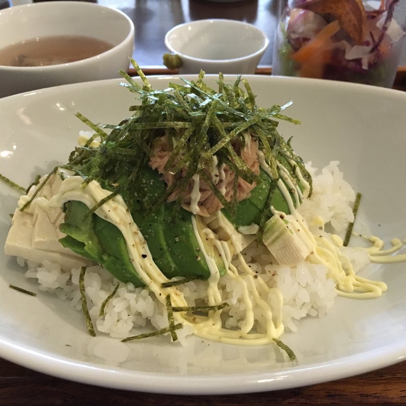アボカドと豆腐のヘルシー丼(DECO （デコ）)