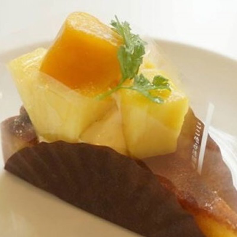 マンゴーとパイナップルのタルト(エルブランシュ)