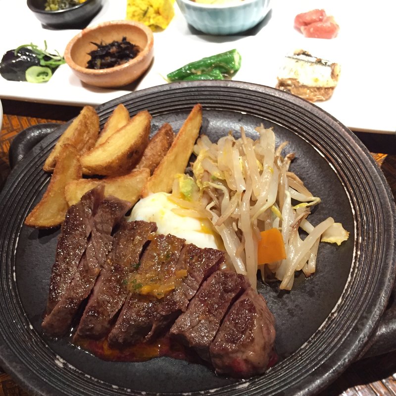 肩ロースステーキおばんざいプレート(市場小路 寺町本店 （イチバコウジ）)