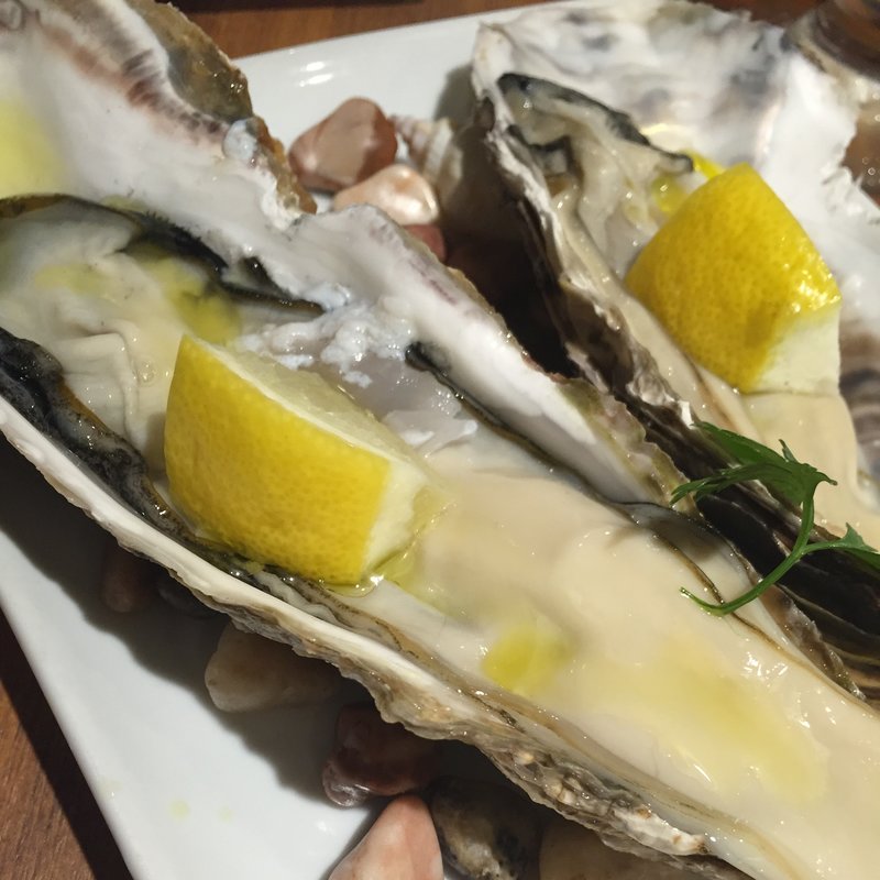 石巻産 生牡蠣 (1個)(カキマル 七条店 （KAKIMARU）)