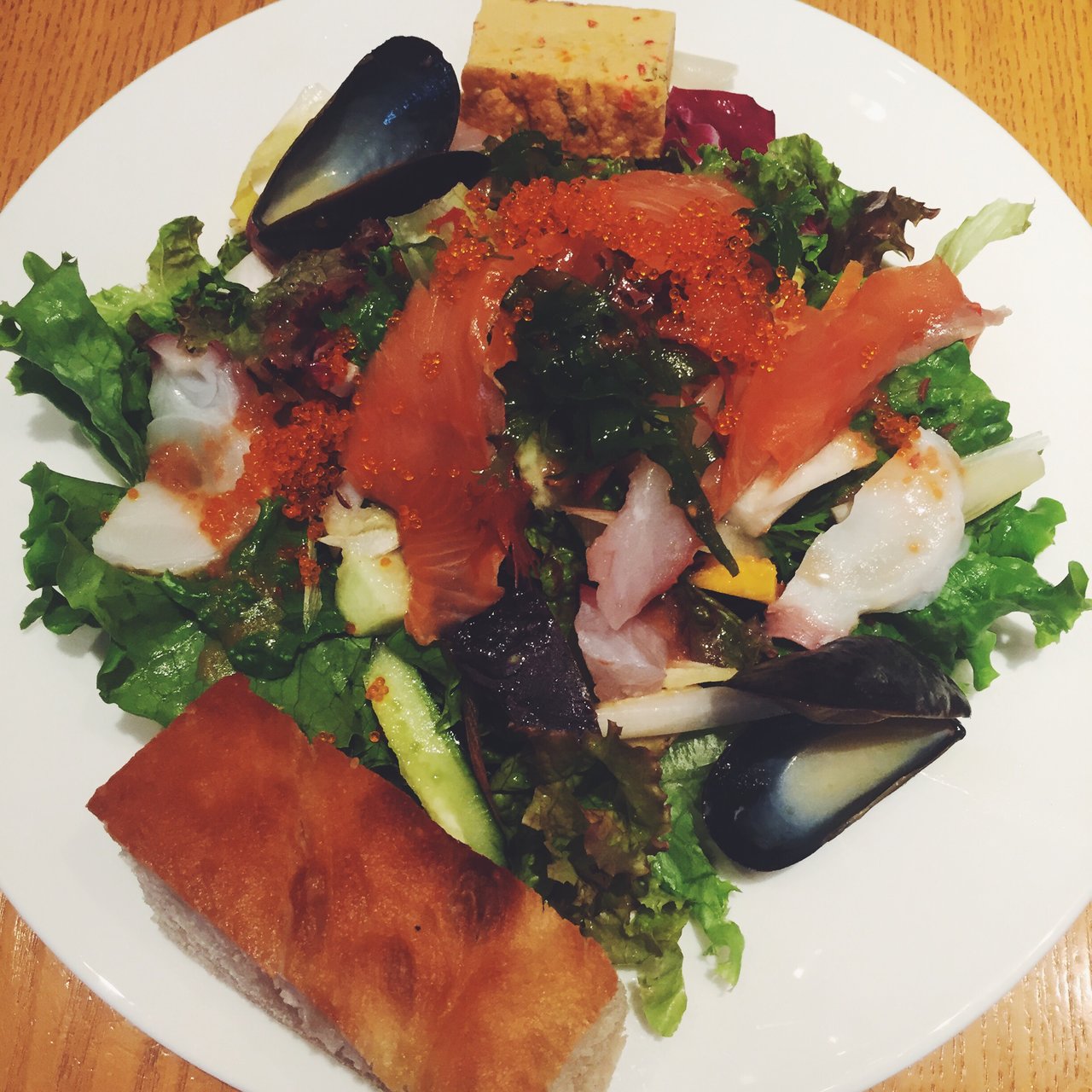 海の幸たっぷり山盛りサラダプレート ぶどう酒食堂さくら の口コミ一覧 おいしい一皿が集まるグルメコミュニティサービス Sarah