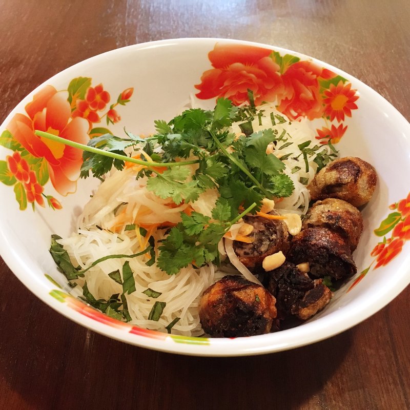 揚げ春巻麺(Ethnic cafe Bõ)